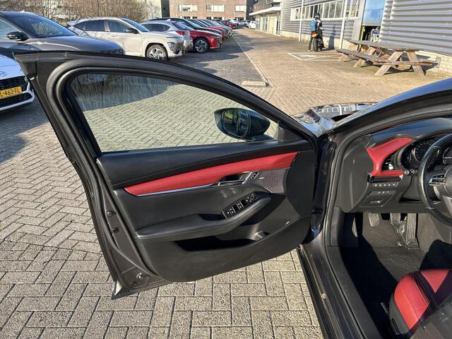 Mazda 3 2.0 e-SkyActiv-X M Hybrid 180 Luxury | Lederen bekleding| Apple Car play| Led koplampen | Voorstoelen verwarmd| Pasrkeersensors voor en achter|
