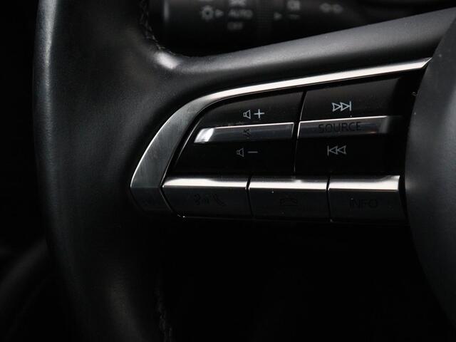 Mazda 3 2.0 e-SkyActiv-X M Hybrid 180 Luxury | Leder | Head-Up | Stoelverwarming | Trekhaak | Bose Sound | Camera | Carplay | Memory | Adaptive cruise | Navigatie | Full LED | Stuurverwarming | Keyless