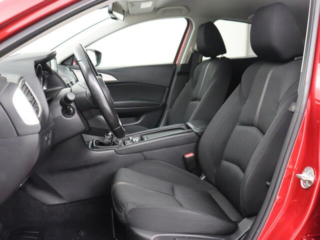 Mazda 3 2.0 SkyActiv-G 120 SkyLease+ | Stoel & stuurverwarming | Head-Up | Trekhaak | Camera | Navigatie | Full LED | Parkeerhulp | Climate control | Bluetooth | DAB | Cruise control | 103.800km NAP