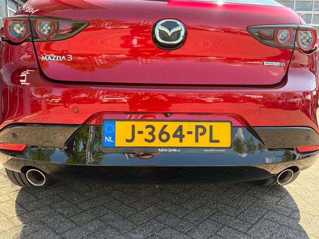 Mazda 3 2.0 e-SkyActiv-X M Hybrid 180 Comfort met Bose AUTOMAAT | LEDER | Bose Audio | A.CAMERA | HEAD-UP DISPLAY | APPLE CARPLAY/ANDROID AUTO | 18"LM VELGEN | NED.AUTO | DELAER ONDERHOUDEN |