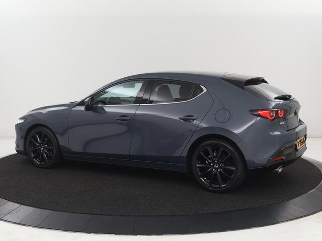 Mazda 3 2.0 e-SkyActiv-X M Hybrid 186 Luxury | Dieprood leder | 360 Camera | Head-Up | Stoelverwarming | Adaptive cruise | Memory | Carplay | Navigatie | Keyless | Full LED | Stuurverwarming