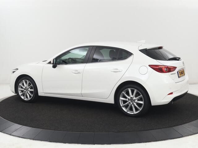 Mazda 3 2.0 SkyActiv-G 120 GT-M | Head-Up | Leder | Stoelverwarming | Adaptive cruise | Camera | Stuurverwarming | Bose Sound | Navigatie | Full LED | Keyless | Parkeerhulp | Climate control