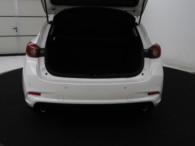 Mazda 3 2.0 SkyActiv-G 120 GT-M | Head-Up | Leder | Stoelverwarming | Adaptive cruise | Camera | Stuurverwarming | Bose Sound | Navigatie | Full LED | Keyless | Parkeerhulp | Climate control