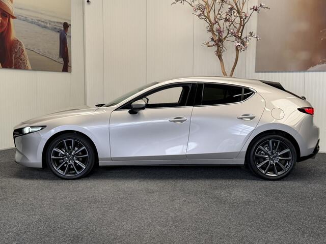 Mazda 3 2.0 e-SKYACTIV-G M HYBRID 122 EXCLUSIVE-LINE NAVIGATIE 360 CAMERA ADAPTIVE CRUISE CONTROL HEAD-UP DISPLAY APPLE CARPLAY/ANDROID RIJSTROOKSENSOREN DODEHOEKSENSOREN ZEER MOOI !!