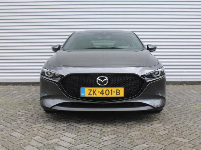 Mazda 3 2.0 e-SkyActiv-G M Hybrid 122 Luxury | Trekhaak | Stuur-/stoelverwarming | Leer | 360 Camera | Stoelgeheugen | 18" LM | HUD | LED | Cruise adapt. |