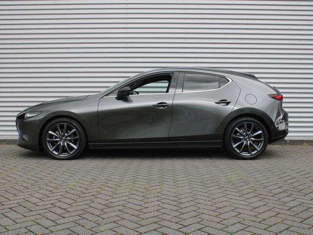 Mazda 3 2.0 e-SkyActiv-G M Hybrid 122 Luxury | Trekhaak | Stuur-/stoelverwarming | Leer | 360 Camera | Stoelgeheugen | 18" LM | HUD | LED | Cruise adapt. |