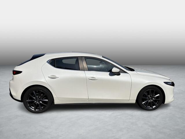 Mazda 3 HB 2.0 e-SkyActiv-X 180 M Hybrid Comfort met Bose , Trekhaak, Leder, Bose, Adap.Cruise, Navi, Apple, LMV 18 Inch, Camera, PDC, Stuur/Stoelverwarming