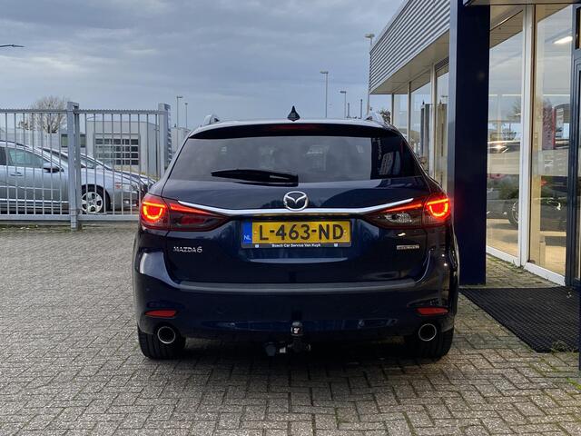 Mazda 6 Sportbreak 2.0 SkyActiv-G 165 Sportive / Automaat / NL-Auto / Luxe-Lederen Bekleding / Elektr.-Stoelen met Geheugen / Stoelverwarming V + A / Stoelverkoeling / Stuurverwarming / Head-Up-Display / Afneembare-Trekhaak / Adaptieve Cruise-Control / Climate-Co