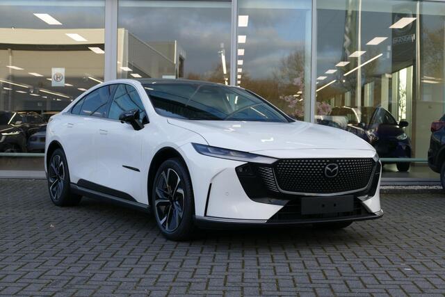 Mazda 6 6e Takumi 68.8 kWh | Voorraad auto | Snel rijden | Foto's ter illustratie |