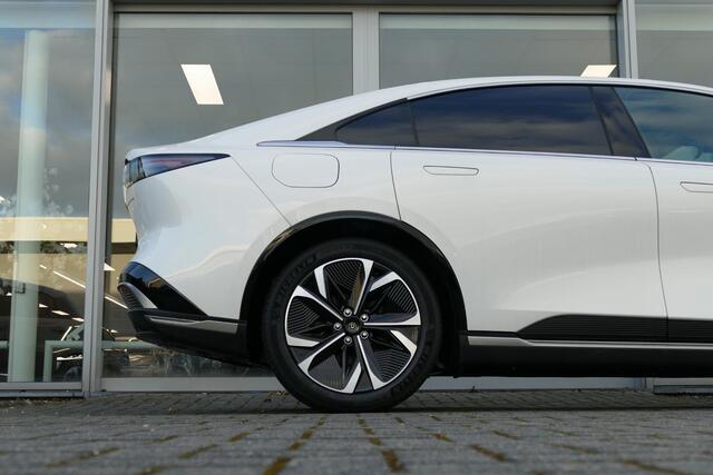 Mazda 6 6e Takumi 68.8 kWh | Voorraad auto | Snel rijden | Foto's ter illustratie |