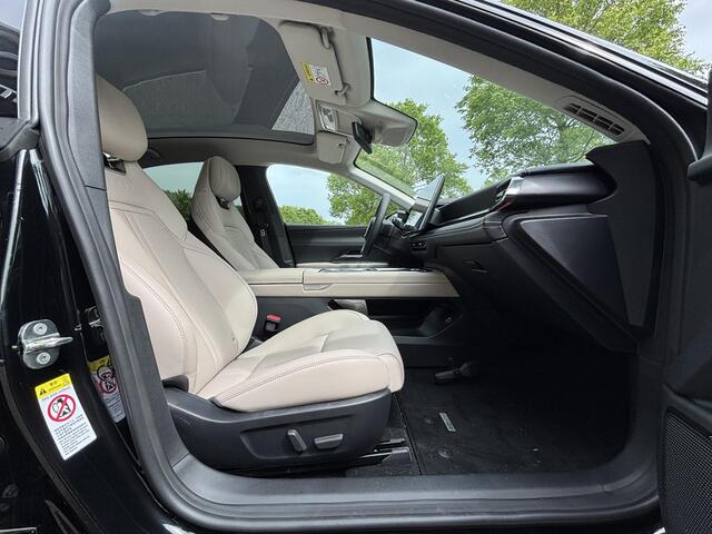 Mazda 6 6e Takumi 68.8 kWh NL- Auto, Btw, Navigatie, Apple Carplay /Android Auto. Leer pakket, Panorama dak, 360 Camera, Stoelverwarming, Stoelventilatie, Keyless, Elektr-a-klep.
