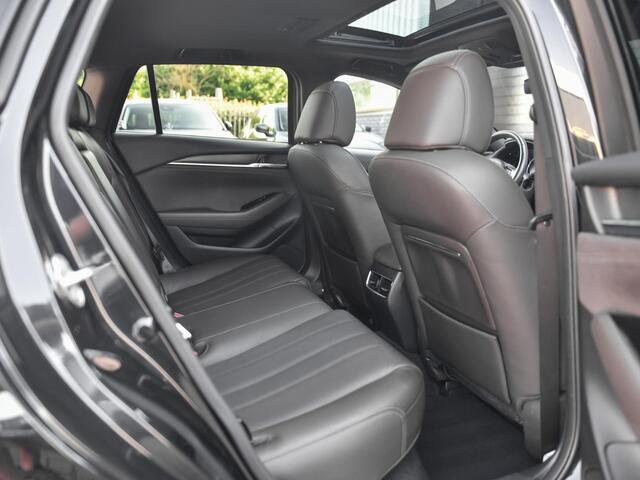 Mazda 6 Sportbreak 2.5 SkyActiv-G 194 Signature Schuifdak Trekhaak afneembaar Leren bekleding Navigatie Stoelverwarming en stoelkoeling