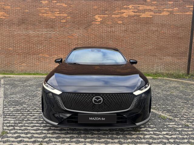 Mazda 6 6e Takumi Business Edition 68.8 kWh | ZWART LEDER | NAVI | PANO | 360 CAMERA | GRATIS TREKHAAK! T.W.V. ¤ 1695,-