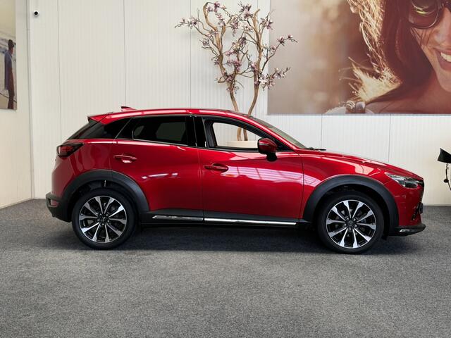 Mazda CX-3 2.0 SKYACTIVE-G 120 SKYLEASE AUTOMAAT NAVIGATIE ADAPTIVE CRUISE CONTROL HEAD-UP DISPLAY KEYLESS GO RIJSTROOKSENSOREN DODEHOEKSENSOREN ACHTERUITRIJCAMERA AFN. TREKHAAK ZEER MOOI !!