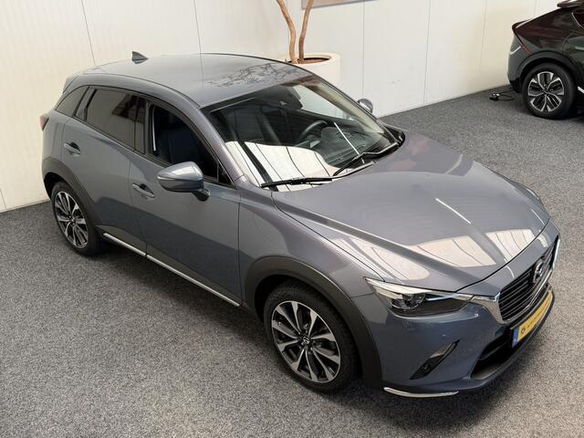Mazda CX-3 2.0 SKYACTIV-G 121 LUXURY NAVIGATIE CRUISE CONTROL HEAD-UP DISPLAY KEYLESS GO RIJSTROOKSENSSOREN DODEHOEKSENSOREN ACHTERUITRIJCAMERA ZEER MOOI !!