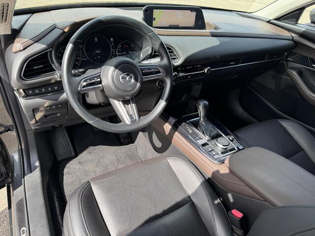 Mazda CX-30 2.0 e-SkyActiv-X M Hybrid Luxury | Stuur- + Stoelverwarming | Head-Up Display | 360° Camera | Leder | Geheugenstoel | Apple Carplay/Android Auto | Rijklaarprijs!