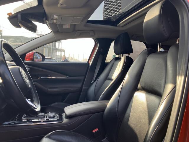 Mazda CX-30 2.0 e-SkyActiv-X M Hybrid Luxury Automaat, Trekhaak, i-Activesense Pack, schuif-/kanteldak, Leder, Adap.Cruise, Navi, Clima, Bose, 360 Camera, Stoel/Stuurverwarming, Apple Carplay, Android Auto, PDC, LKA, HUD