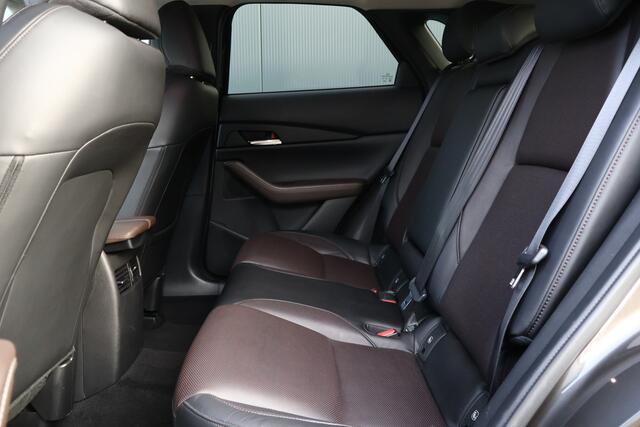 Mazda CX-30 2.0 e-SkyActiv-X M Hybrid Luxury Automaat | Leer | Trekhaak | Stoel- Stuurverwarming | Apple Carplay / Android Auto | HUD | Camera | ACC