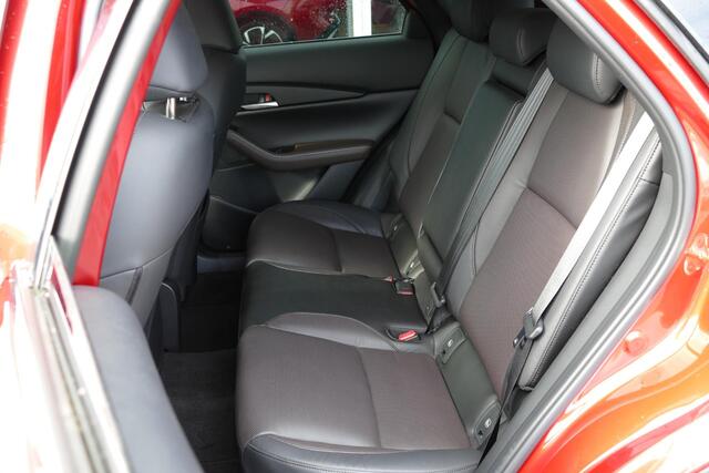 Mazda CX-30 2.0 e-SkyActiv-X M Hybrid Luxury | I-activense pakket | Stuurverwarming | Trekhaak | Rijklaarprijs |