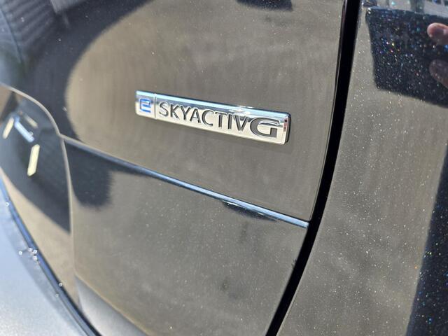 Mazda CX-30 2.5 e-SkyActiv-G M Hybrid Homura | Dodehoeksensoren | Draadloze Applecarplay en Android Auto | Adaptieve Cruise Control | Automaat | 18inch zwarte velgen | Achteruitrijcamera | Elektrische achterklep |