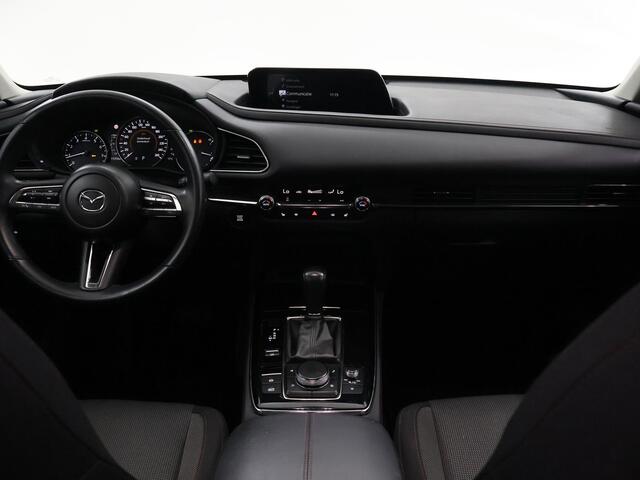Mazda CX-30 2.0 e-SkyActiv-G M Hybrid Sportive | Trekhaak | Dodehoekdetectie | HUD | Apple Carplay/Android Auto | Elektrisch bedienbare achterklep | Stoelverwarming | Lane Assist |