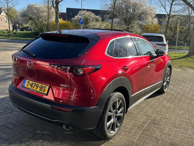 Mazda CX-30 2.0 e-SkyActiv-X M Hybrid Luxury 1e Eig., NL-Auto, Dealer Ondh., Schuifdak, Navigatie, Apple Carplay/ Android Auto, Leer, 360 Camera, Bose, Head-Up, Stoel verw., Stuur verw. Cruise controle ad.