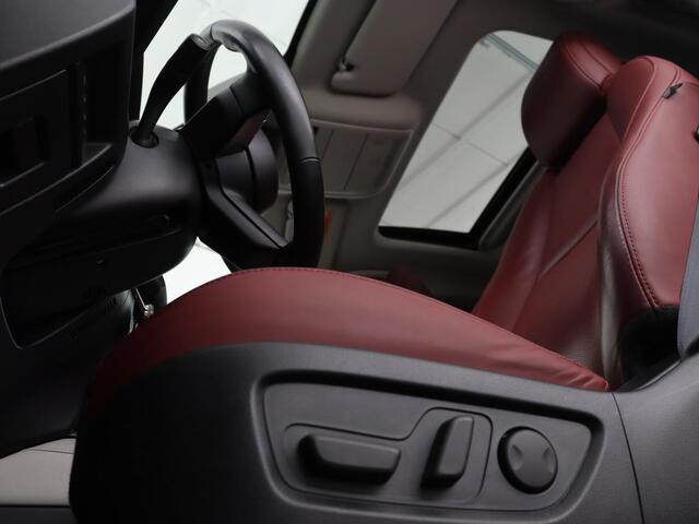 Mazda CX-30 2.0 e-SkyActiv-X M Hybrid 100th Anniversary Edition | Schuifdak | Leder | Trekhaak | 360 Camera | Stoelverwarming | Carplay | Adaptive cruise | Keyless | Head-Up | Bose Sound | Full LED