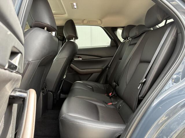Mazda CX-30 2.0 e-SkyActiv-X M Hybrid Luxury / Elektrisch Glazen Schuif-/kanteldak / Navigatie Full map / Trekhaak 1300 kg geremd / Lederen Bekleding /