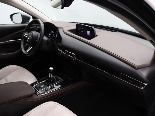 Mazda CX-30 2.0 e-SkyActiv-X M Hybrid Luxury | Trekhaak | Head-up display | elektrische verstelbare stoelen | Stoel-stuurverwarming