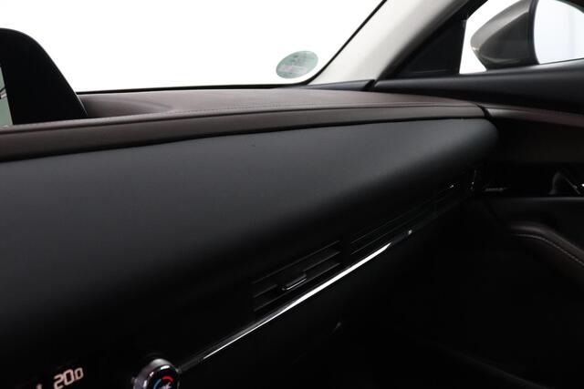 Mazda CX-30 2.0 e-SkyActiv-G M Hybrid Homura | Trekhaak afneembaar | BOSE | Leder | Stoel- en stuurverwarming | Apple Carplay/Android Auto