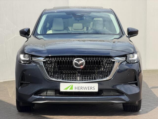 Mazda CX-60 2.5 e-SkyActiv PHEV Takumi / Panoramadak / Trekhaak Wegklapbaar / Lederen Bekleding / Camera / Head up Display / Navigatie / Stoelverwarming / Stoel Verkoeling / Apple Carplay & Android Auto / Elektr. Stuurwiel / Dodehoek Detectie / Schuif Kantel Dak /