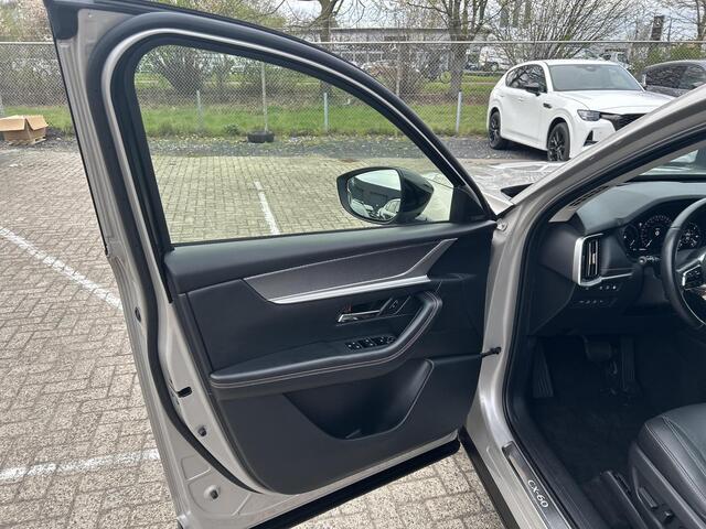 Mazda CX-60 2.5 e-SkyActiv PHEV Homura | Apple Carplay/Android Auto | Panoramisch schuif/kantel dak | Stoelverwarming/verkoeling | Adaptief Cruise Control | Elektrische achterklep |