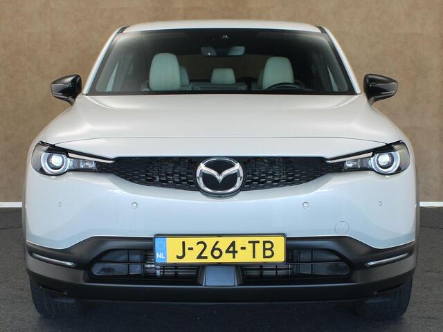Mazda MX-30 e-SkyActiv 145 First Edition 36 kWh - SOH 94.6%! - ORIGINEEL NEDERLANDSE AUTO - ADAPTIEVE CRUISE CONTROL - APPLE CARPLAY/ANDROID AUTO - DODEHOEKDETECTIE - NAVIGATIE - HEAD UP DISPLAY - EXTRA GETINT GLAS - CLIMATE CONTROL - STOELVERWARMING VOORZIJDE -