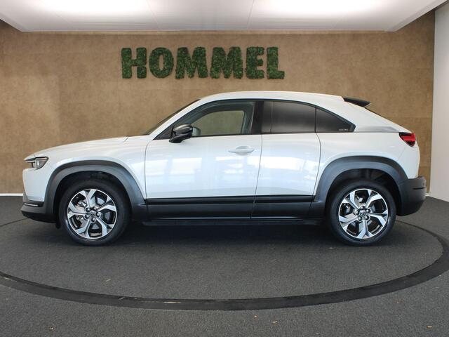 Mazda MX-30 e-SkyActiv 145 First Edition 36 kWh - SOH 94.6%! - ORIGINEEL NEDERLANDSE AUTO - ADAPTIEVE CRUISE CONTROL - APPLE CARPLAY/ANDROID AUTO - DODEHOEKDETECTIE - NAVIGATIE - HEAD UP DISPLAY - EXTRA GETINT GLAS - CLIMATE CONTROL - STOELVERWARMING VOORZIJDE -