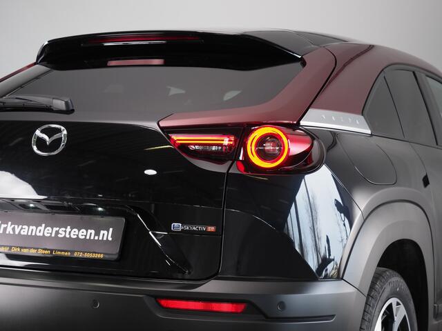 Mazda MX-30 e-SkyActiv R-EV 170 Edition R | Bose | Head-up Display | Dodehoekdetectie | Stuurwielverwarming | Stoelverwarming | 360° Camera | Panoramadak | Geheugenstoelen