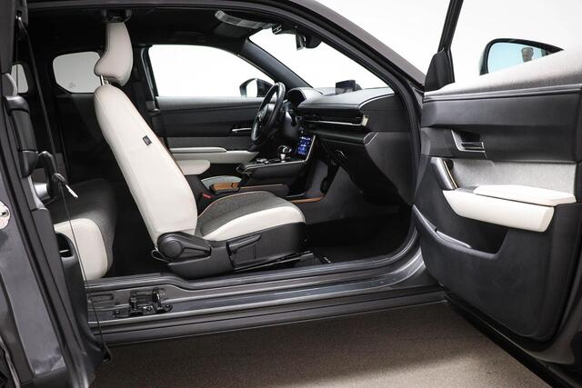 Mazda MX-30 e-SkyActiv 145 Luxury 36 kWh | SOH 95% | STUURVERWARMING | HEAD UP | DAB | APPLE | CAMERA