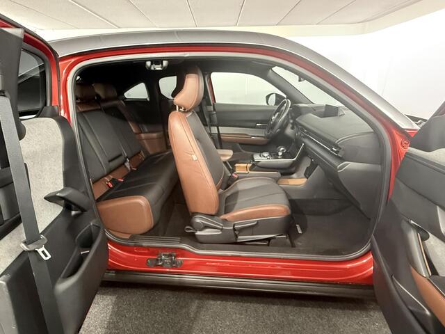 Mazda MX-30 e-SkyActiv 145 First Edition 36 kWh / NL auto / Voll. Historie / 100% electrisch / 1e eig