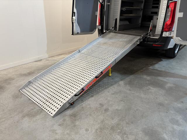 Mercedes-Benz 311 CDI Sprinter L2H2 / Euro 6 / Servicebus / Bott inrichting / 220V / Airco / Oprijplaat / Compressor / CarPlay / Camera / 85.395 KM !!
