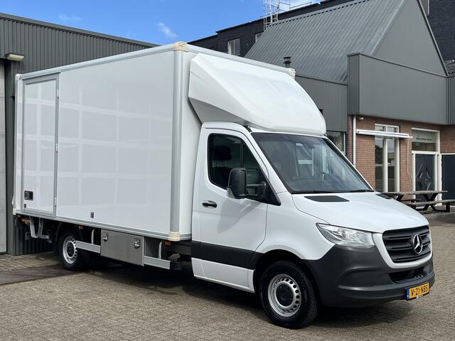 Mercedes-Benz 311 CDI Sprinter 2.2 MARGE BTW / BPM VRIJ!! Bakwagen 750kg laadklep zijdeur Airco cruise controle Telefoonverbinding Navigatiesysteem Apple carplay Camera 2-Persoons bakwagen verhuiswagen Meubelbak euro 6