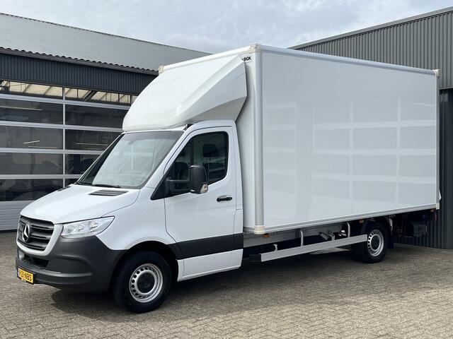 Mercedes-Benz 311 CDI Sprinter 2.2 MARGE BTW / BPM VRIJ!! Bakwagen 750kg laadklep zijdeur Airco cruise controle Telefoonverbinding Navigatiesysteem Apple carplay Camera 2-Persoons bakwagen verhuiswagen Meubelbak euro 6