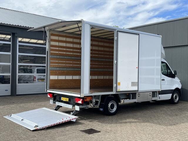 Mercedes-Benz 311 CDI Sprinter 2.2 MARGE BTW / BPM VRIJ!! Bakwagen 750kg laadklep zijdeur Airco cruise controle Telefoonverbinding Navigatiesysteem Apple carplay Camera 2-Persoons bakwagen verhuiswagen Meubelbak euro 6