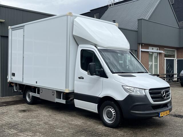Mercedes-Benz 311 CDI Sprinter 2.2 MARGE BTW / BPM VRIJ!! Bakwagen 750kg laadklep zijdeur Airco cruise controle Telefoonverbinding Navigatiesysteem Apple carplay Camera 2-Persoons bakwagen verhuiswagen Meubelbak euro 6
