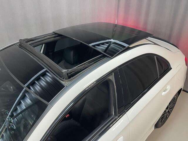 Mercedes-Benz A-KLASSE 250 e AMG Line 18"/Panoramadak/Matrix LED/Camera/Stoelverwarming/Burmester/Sfeerverlichting/Apple Carplay & Android Auto