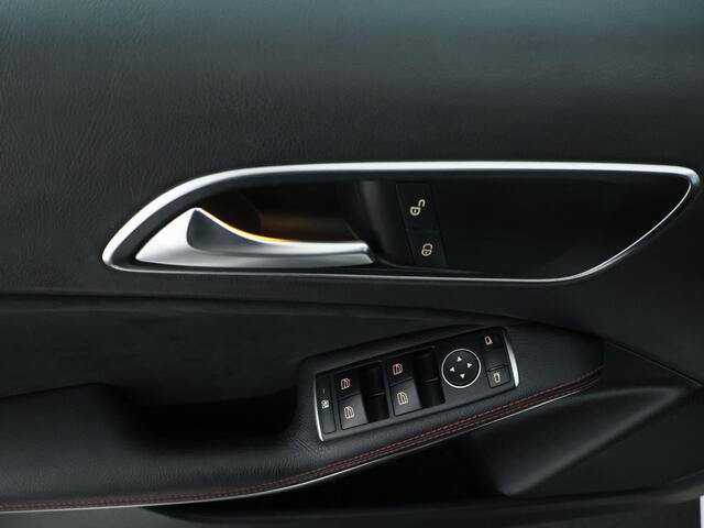 Mercedes-Benz A-KLASSE 180 AMG Line Night Pakket Panoramadak | Stoelverwarming | Nightpakket | AMG Line