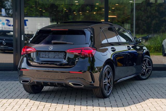 Mercedes-Benz A-KLASSE 250e Business Solution AMG | Panoramaschuifdak | Night pakket | Achteruitrijcamera | Stoelverwarming | MULTIBEAM LED |