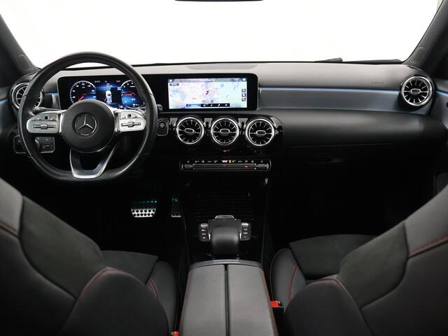 Mercedes-Benz A-KLASSE 250 e Business Solution AMG Limited | Night | Panoramadak | Stoelverwarming | Achteruitrijcamera | Sfeerverlichting |
