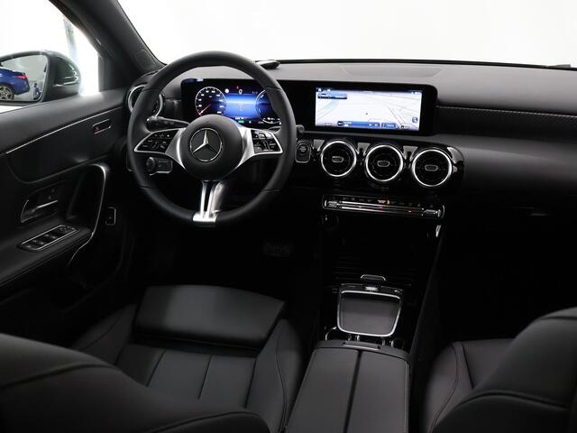 Mercedes-Benz A-KLASSE 250 e Business Line | Panorama-schuifdak | Privacy Glass | Stoelverwarming | Achteruitrijcamera | DAB+ |