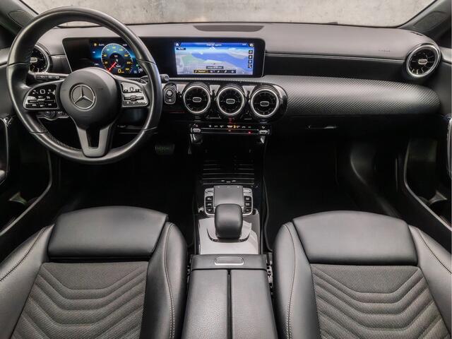 Mercedes-Benz A-KLASSE 180 Solution Sport Automaat (GROOT NAVI, PANAMERICANA GRILL, VIRTUAL COCKPIT, LEDER, SPORTSTOELEN, GETINT GLAS, CRUISE, CAMERA, NIEUWSTAAT)
