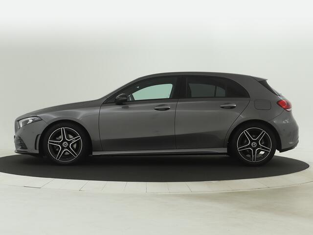 Mercedes-Benz A-KLASSE 180 AMG Line | Achteruitrijcamera | Nightpakket | Sfeerverlichting | Stoelverwarming | inclusief 24 maanden MB Certified garantie voor europa