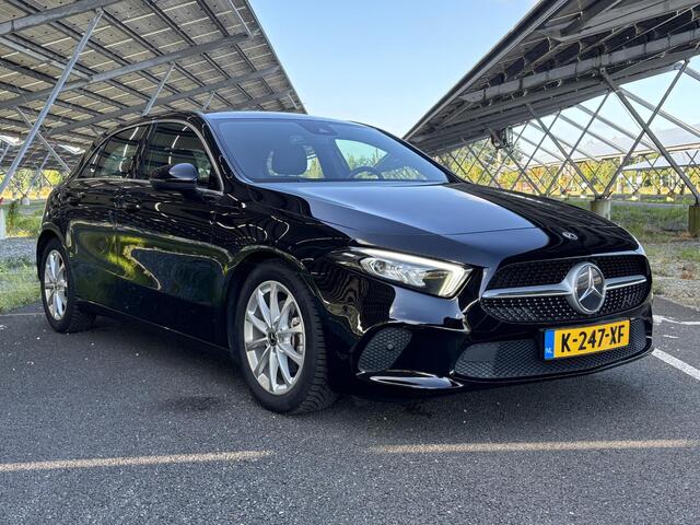 Mercedes-Benz A-KLASSE 200 | MBUX | Trekhaak | Stoelverwarming | Parkeercamera | Spiegelpakket |